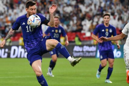 Argentina goleó a Emiratos Árabes y llega a Qatar afilada