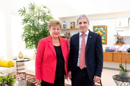 El Gobierno pisó pagos por $2 billones en marzo para cerrar la revisión del FMI