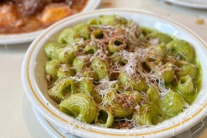 Taylor Swift y Bad Bunny, las estrellas musicales que siguen rompiendo récords en Spotify