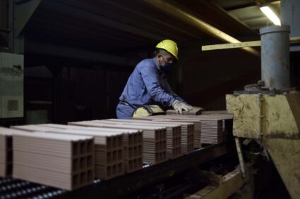 Reclaman declarar la emergencia tarifaria, impositiva y laboral para frenar la destrucción del entramado productivo