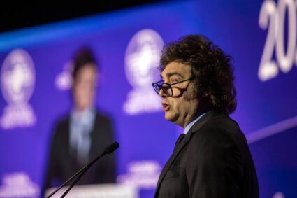 El Presidente que gobierna a la distancia: un mandato marcado por ausencias