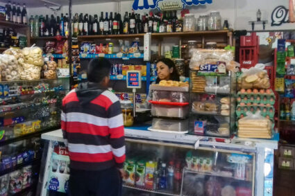 La economía argentina sigue en caída libre: inflación alta y consumo en picada