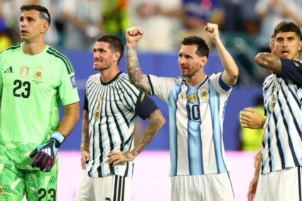 La Argentina llega a octavos de final con un triunfo emocionante y un desafío pendiente contra Egipto