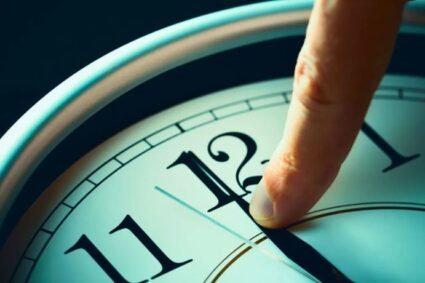 El reloj que se detuvo para salvar una vida: una reflexión sobre el sentido de lo que nos ocurre