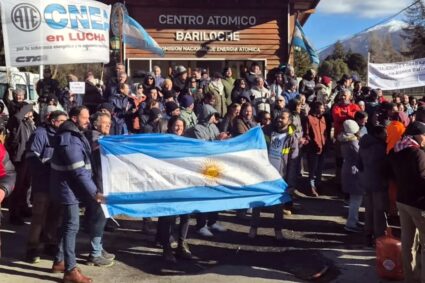 Tras los despidos, el Gobierno avanza con la destrucción de la CNEA