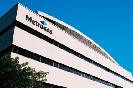 YPF se desprende de Metrogas: vendió su participación a Edenor de Manzano por US$ 780 millones